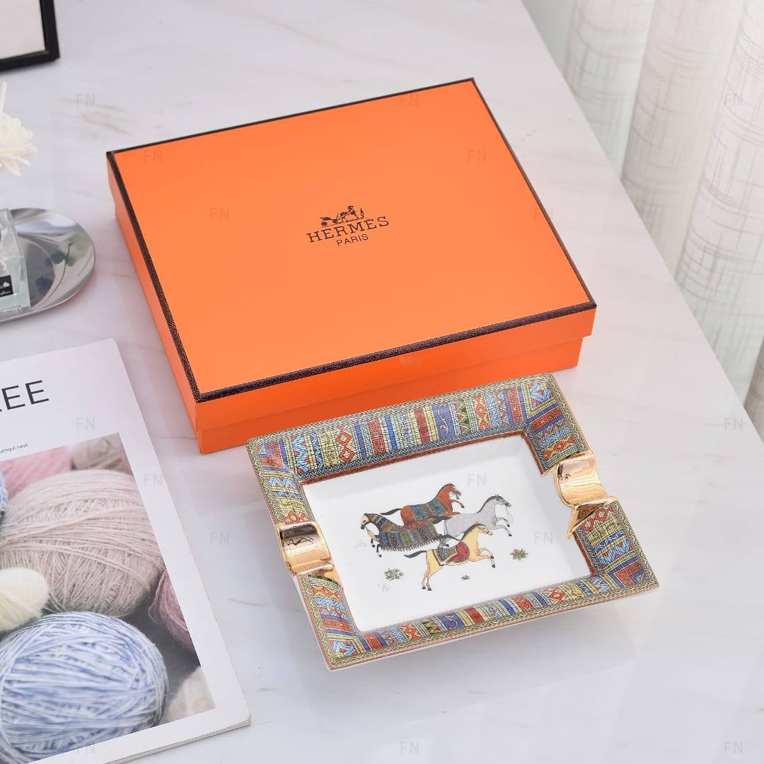 100 dhs 

Zain205
♥️♥️♥️