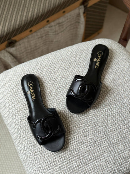 CHANEL 
✨ Collection
👠 36–41
💎 Premium Quality
🔥 Super Master
450 dhs✅

Zain198
♥️♥️♥️