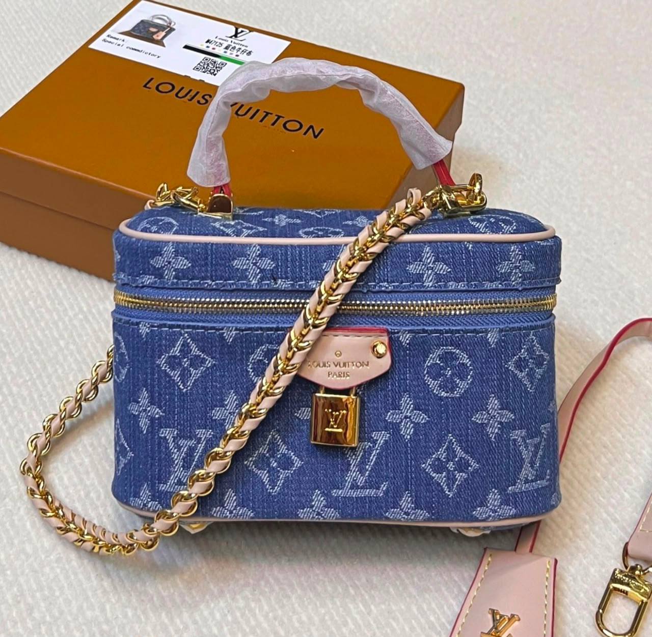 LV
95 dhs💓
High-quality 

with box
🎁🎁🎁

Zain35
♥️♥️♥️