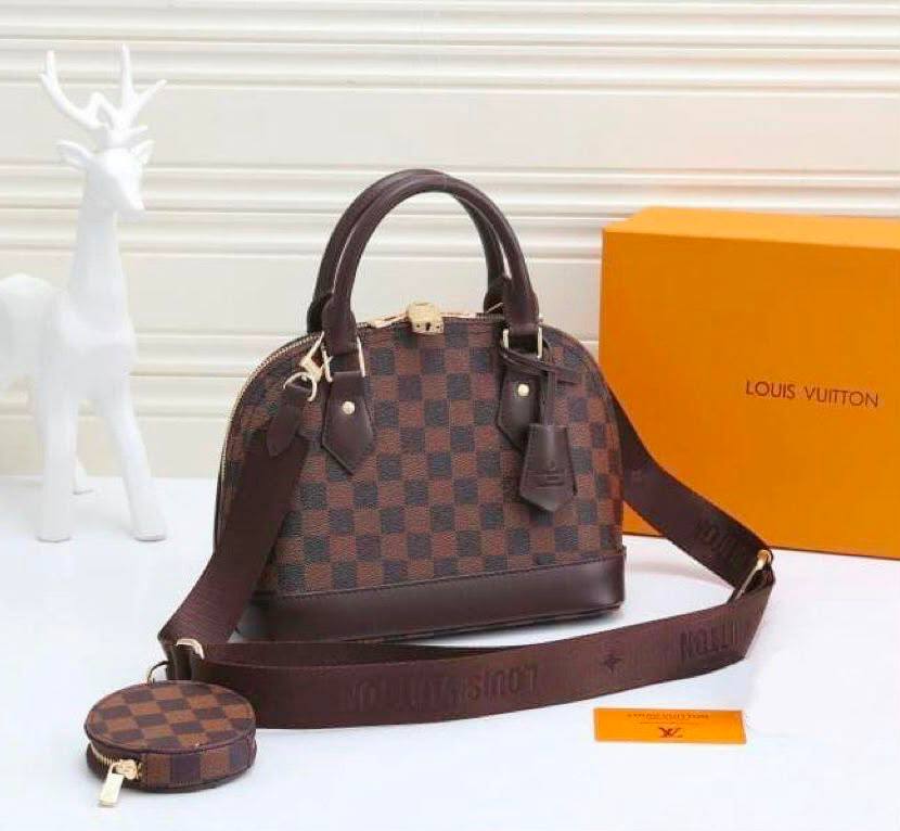 LOUIS VUITTON 
ALMA 

NEW CAME 

GOOD QUALITY 
WITH BOX 

115 dhs🇦🇪

SIZE: 26 cm

Zain295
Zain17
♥️♥️♥️