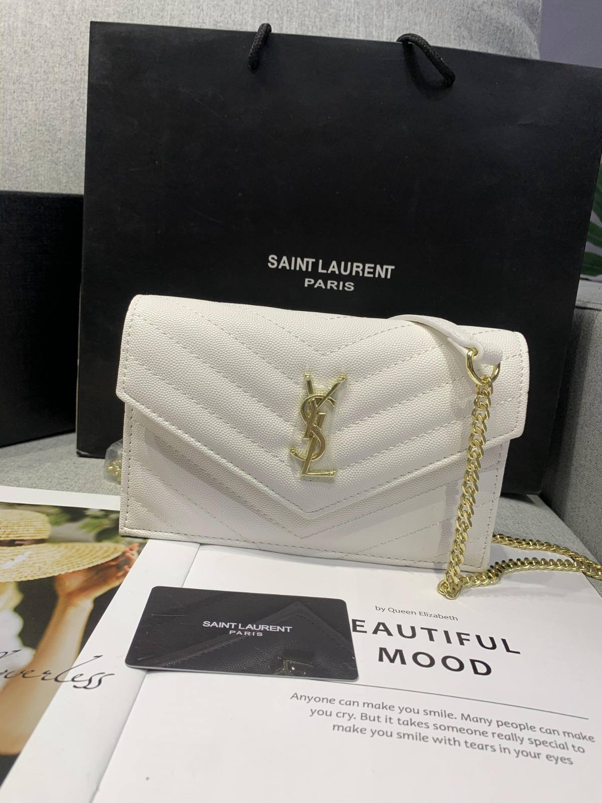 YSL
Best quality with box
95 dhs🇦🇪🇦🇪
size 19CM

Zain290
♥️♥️♥️