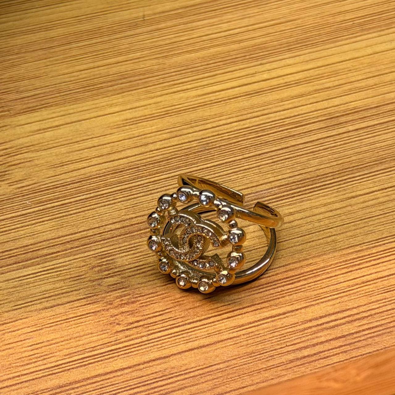 CHANEL ❤️‍🔥*
Ring 💍 
Free size 
Master quality 💯
With normal boxes 🗃️ 
45 dhs✅
With master box 📦 
55 dhs✅

Zain216
♥️♥️♥️