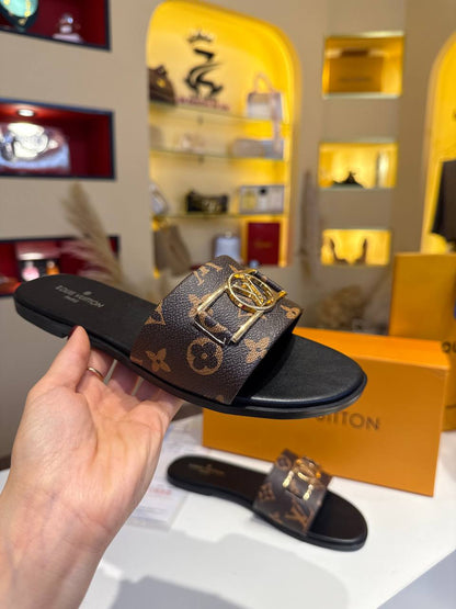 LV Slipper, 
New Arrived 
Size 36 To 41
90 dhs❣️

Zain16

اطلبوه من الوتس المثبت في الأعلى👆🏻👆🏻

تواصلو معنا 👈🏻 Zain 
For order WhatsApp pinned 👆🏻

♥️♥️♥️