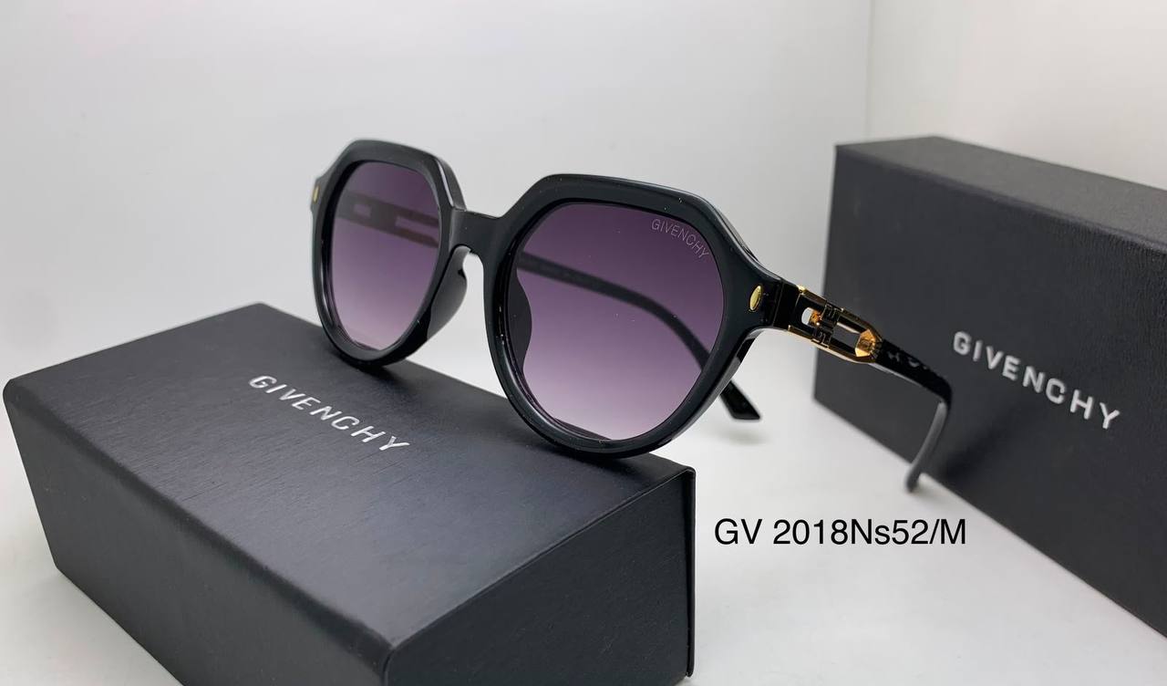 Givenchy
70 dhs🇦🇪🇦🇪

Zain126
♥️♥️♥️