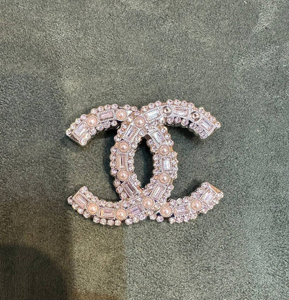 New arrival branded Brooches 

30 dhs🪙🌨️
40 dhs🪙🌨️

pc with branded box and paper bag🎁🎁🎁

Zain243
♥️♥️♥️