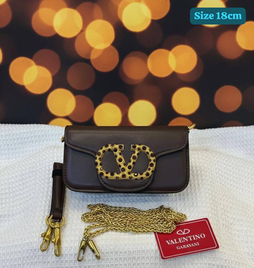 Valentino
Good quality 

with box 
🎁🎁🎁

100 dhs🪙💚

Zain186
♥️♥️♥️