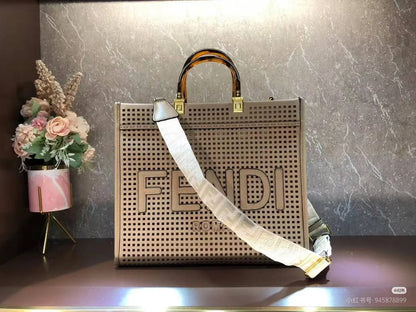 Fendi
Master🌺🌺
330 dhs✅

Zain10
♥️♥️♥️