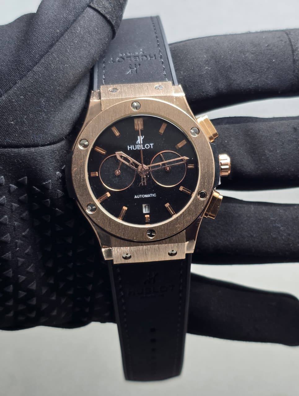 Hublot Men
*Chronograph working*
90 dhs🪙💕

Zain29
♥️♥️♥️