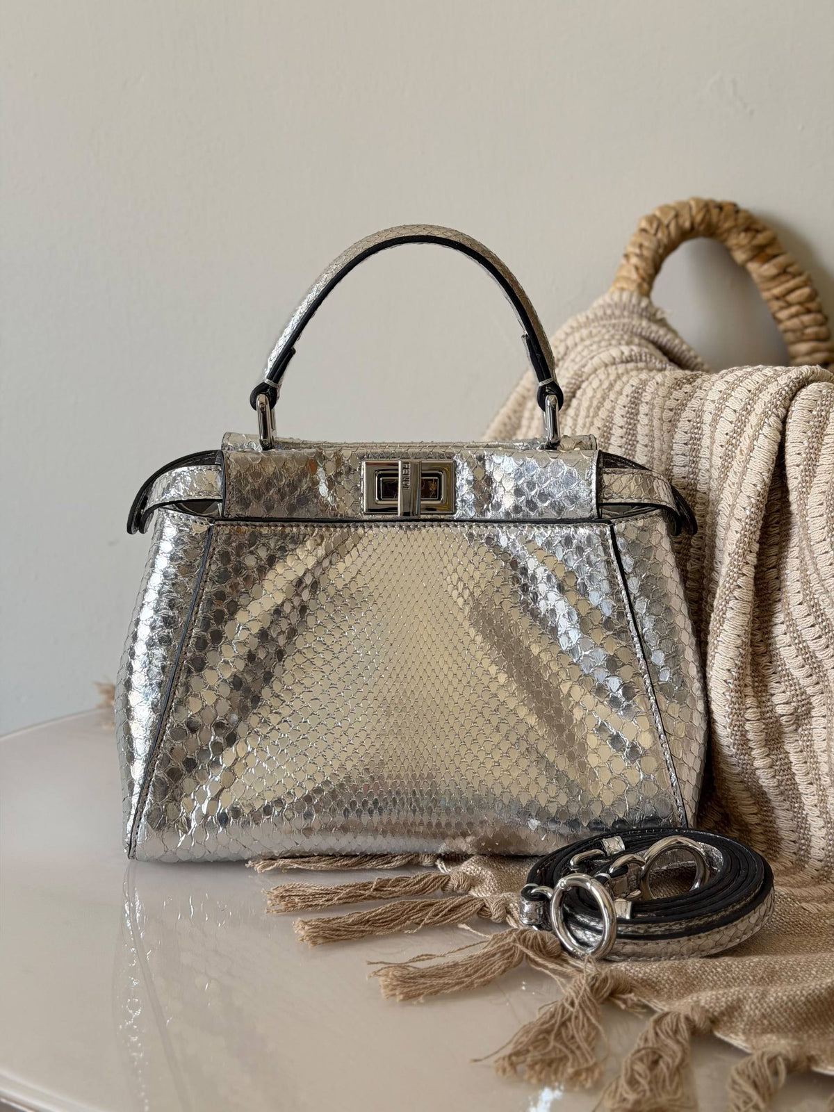 Fendi. Peekaboo 
Snake leather 
Size :23 cm

For Price 👇 WhatsApp✅
0568585901 
0507557372
0552275751 Owner Zain 👌

Zain315
♥️♥️♥️