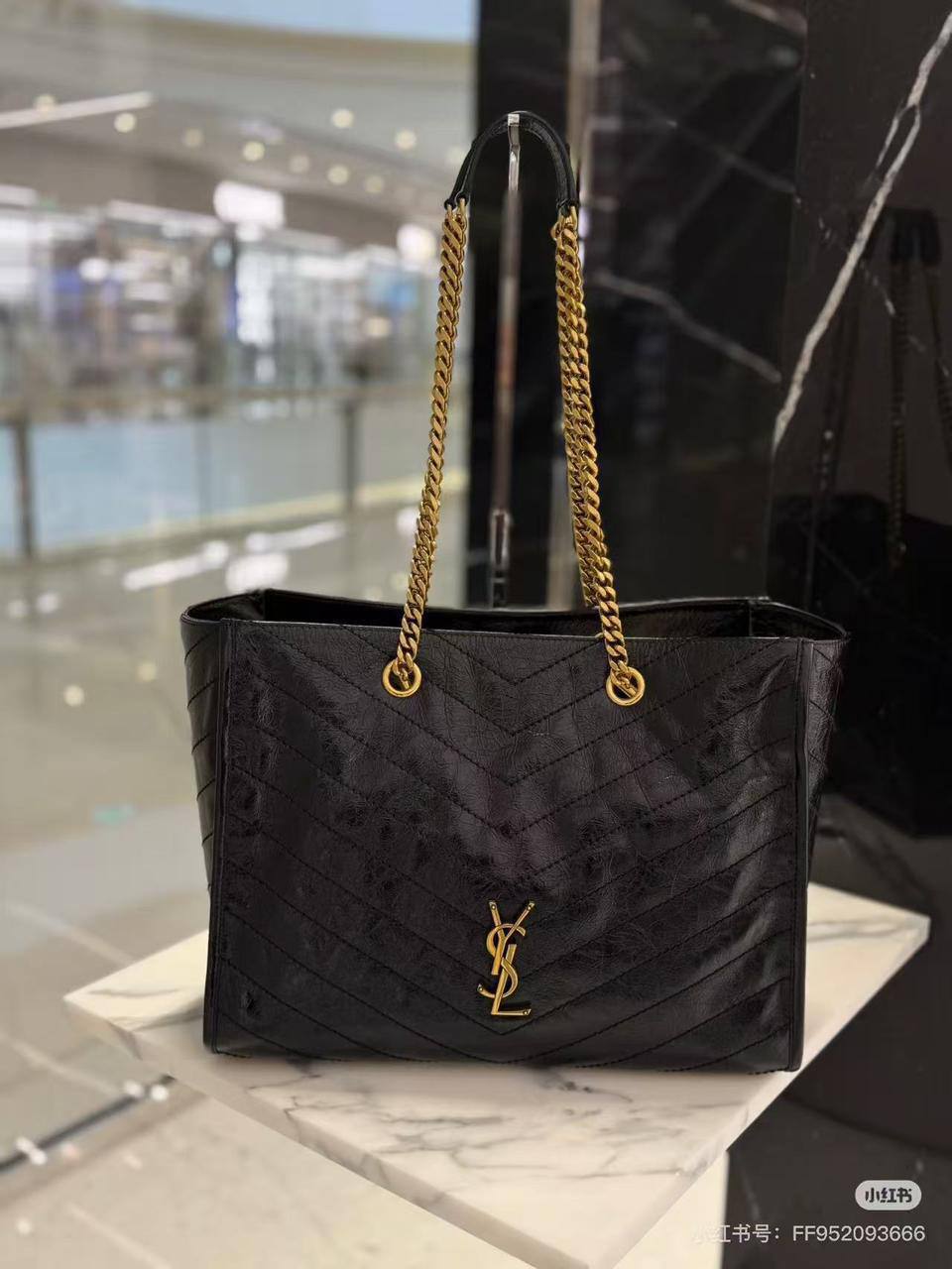 YSL
Master 
310 dhs❣️

Zain153
♥️♥️♥️