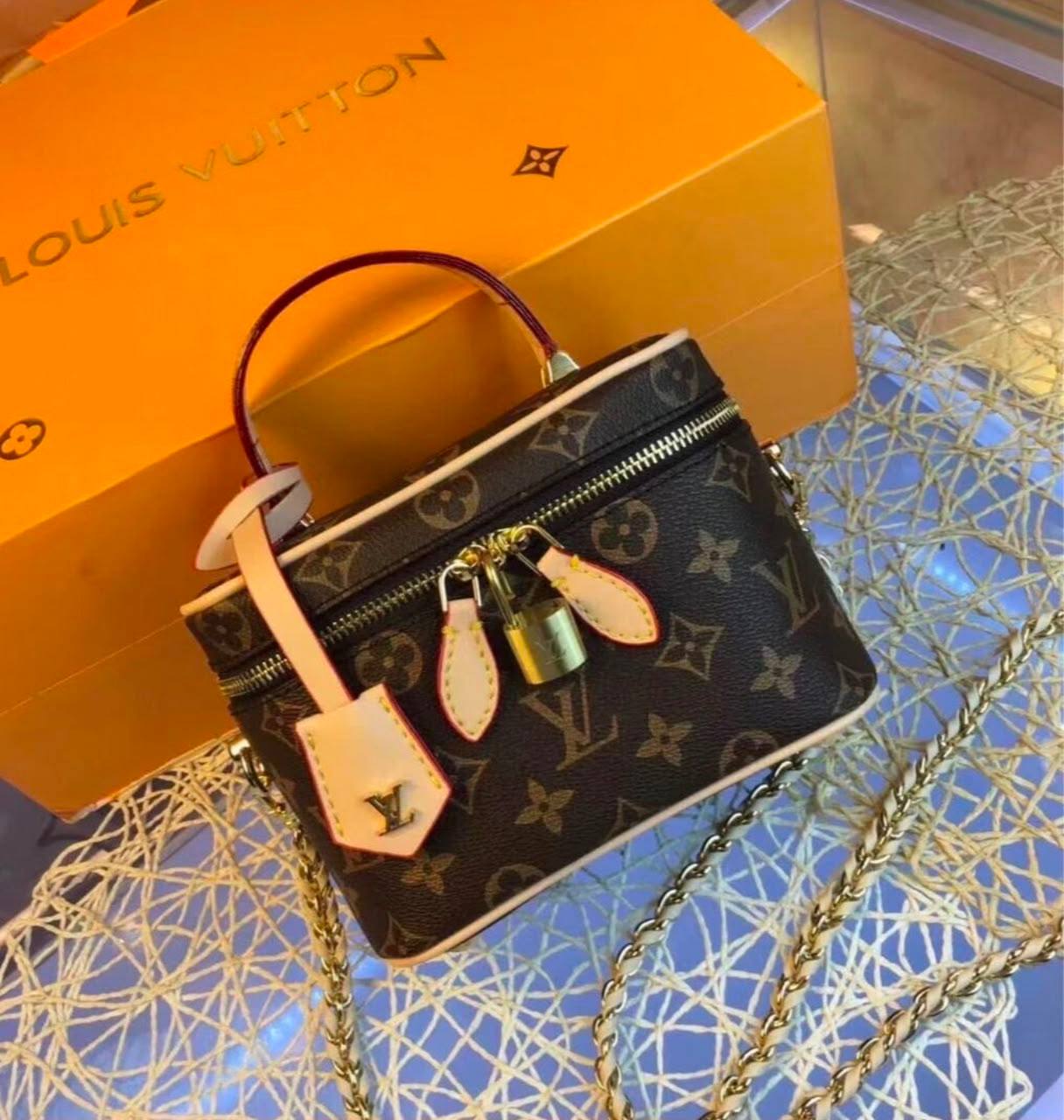 LV
95 dhs💓
High-quality 

with box
🎁🎁🎁

Zain35
♥️♥️♥️