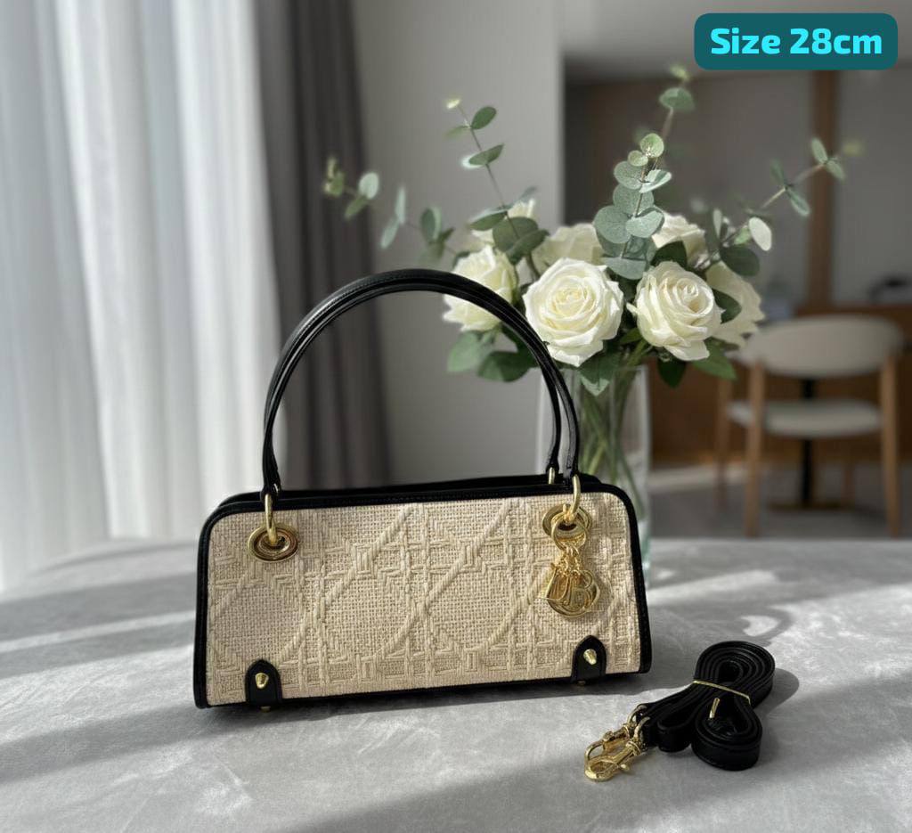 Dior
Best quality
With box’s
🎁🎁🎁

115 dhs🗽
size 28cm

Zain158
♥️♥️♥️