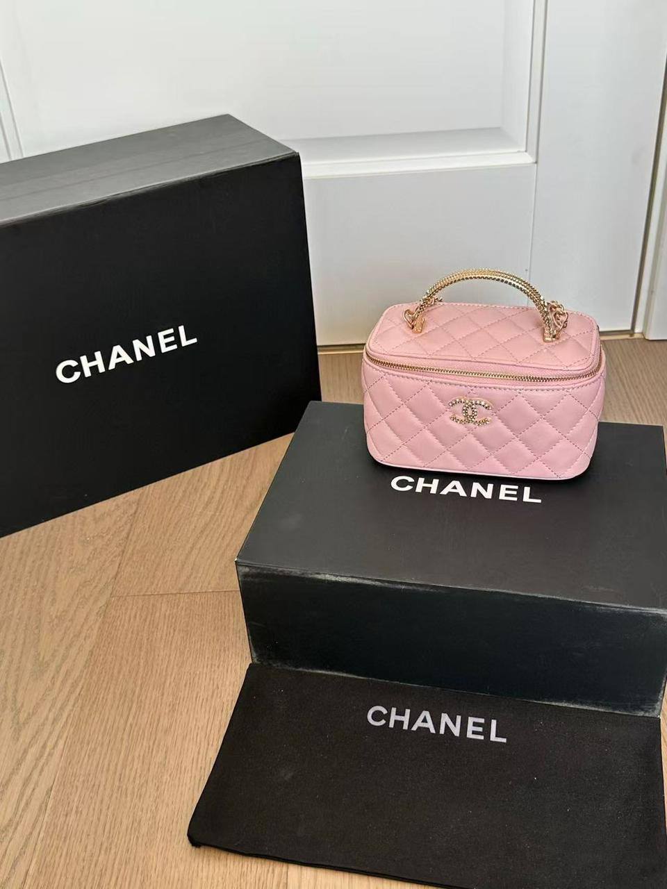 Chanel
Master
17cm 
250 dhs🪙🌨️

Zain228
♥️♥️♥️