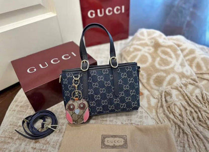 Gucci
100 dhs🇦🇪

SIZE：22cm

With the box
🎁🎁🎁

Zain35
♥️♥️♥️