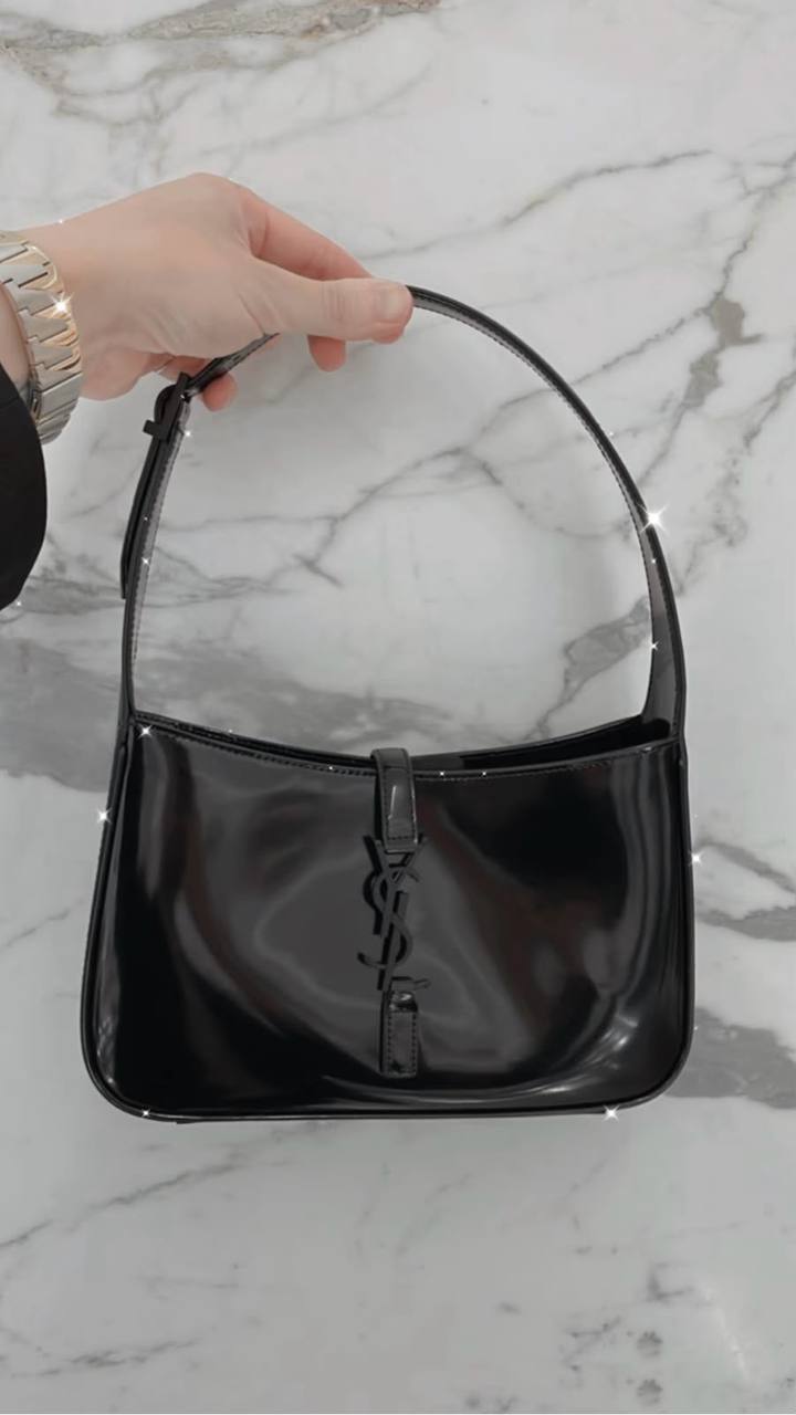 YSL - CH - Tory Burch - Hermes

with box
🎁🎁🎁

85 dhs✅

Zain38
♥️♥️♥️