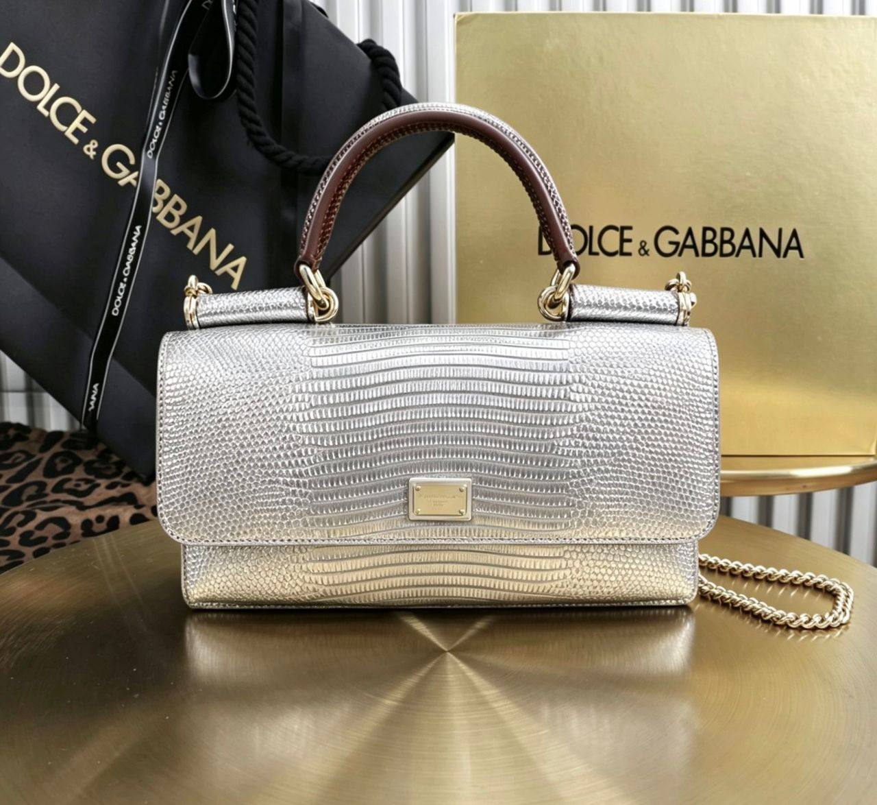 D&G
100 dhs✅
Good-quality 

with box
🎁🎁🎁

Zain35
♥️♥️♥️