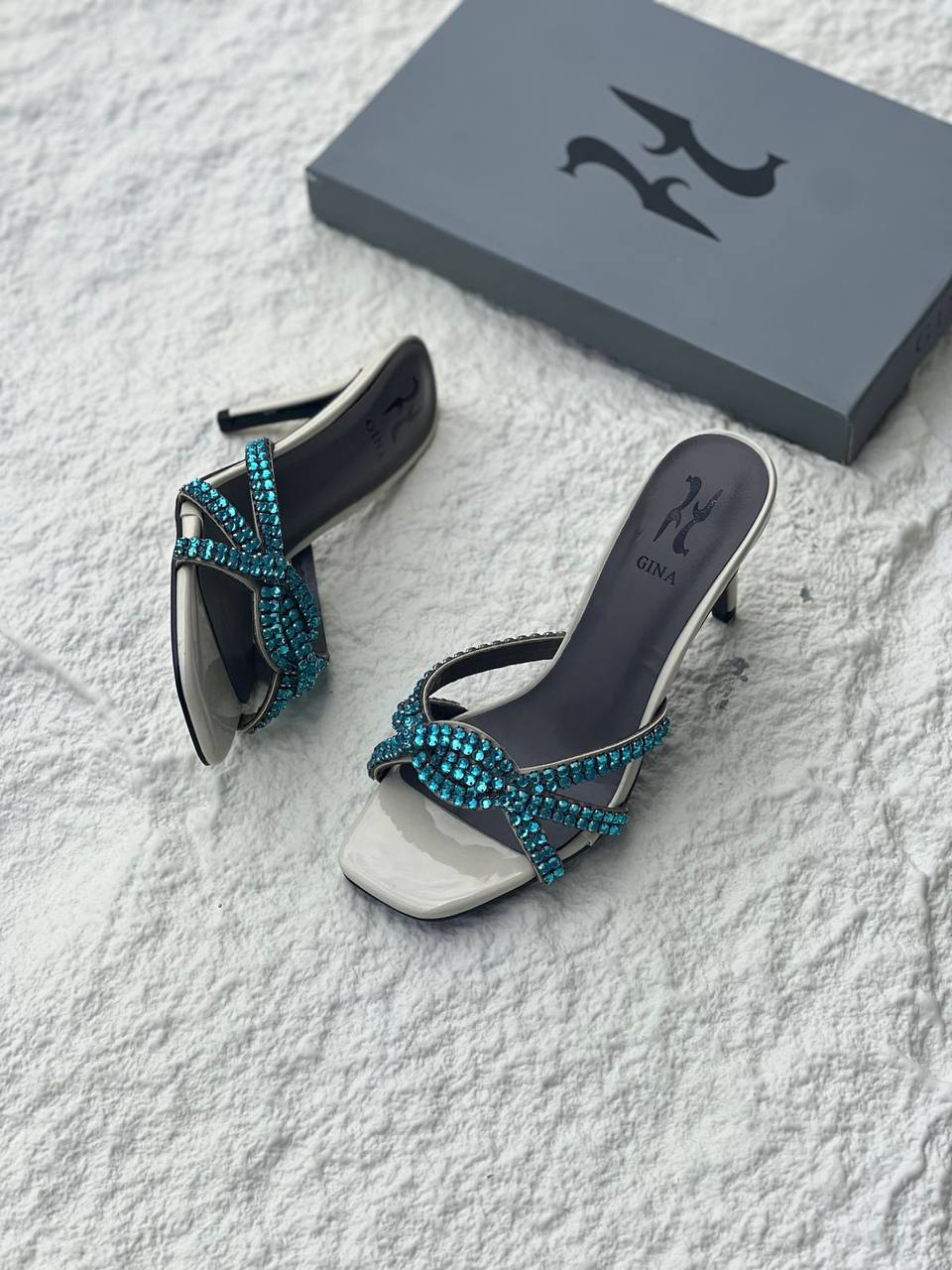 GINA 
SIZE 36 to 41
105 dhs✅

Zain21
♥️♥️♥️