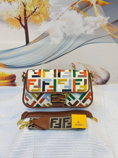 Fendi 
Best quality with box’s 
120 dhs✅
size 26 cm

Zain290
♥️♥️♥️