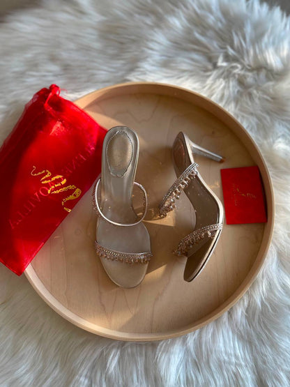 RENE CAOVILLA
Master quality 
Size: 36 to 41
450 dhs🖤

Zain318
♥️♥️♥️