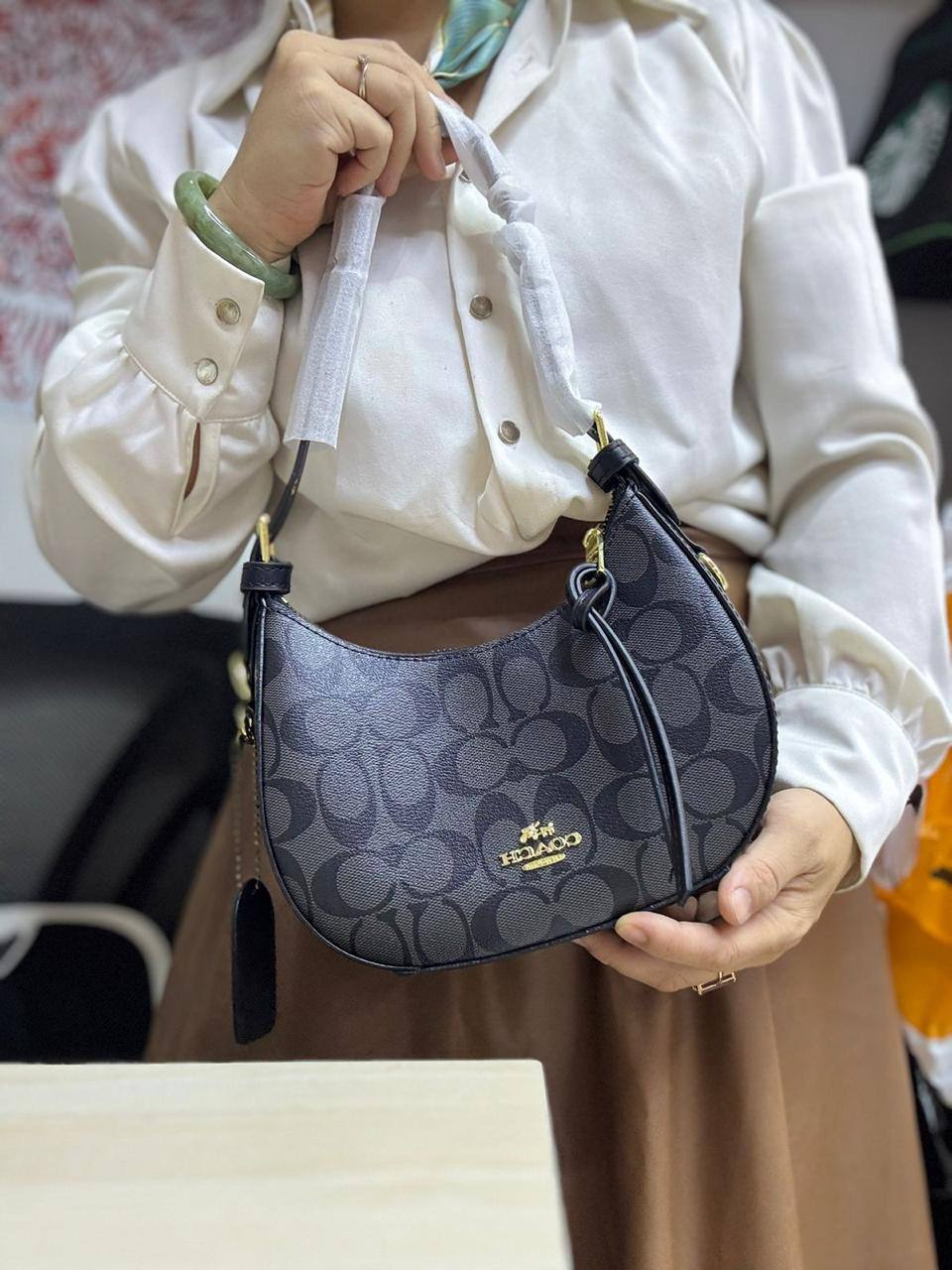 💗 Coach Carmen
1️⃣ First quality＋🎁
Size : 21 * 12 cm

85 dhs🪙🌨️

with box🎁

Zain115
♥️♥️♥️