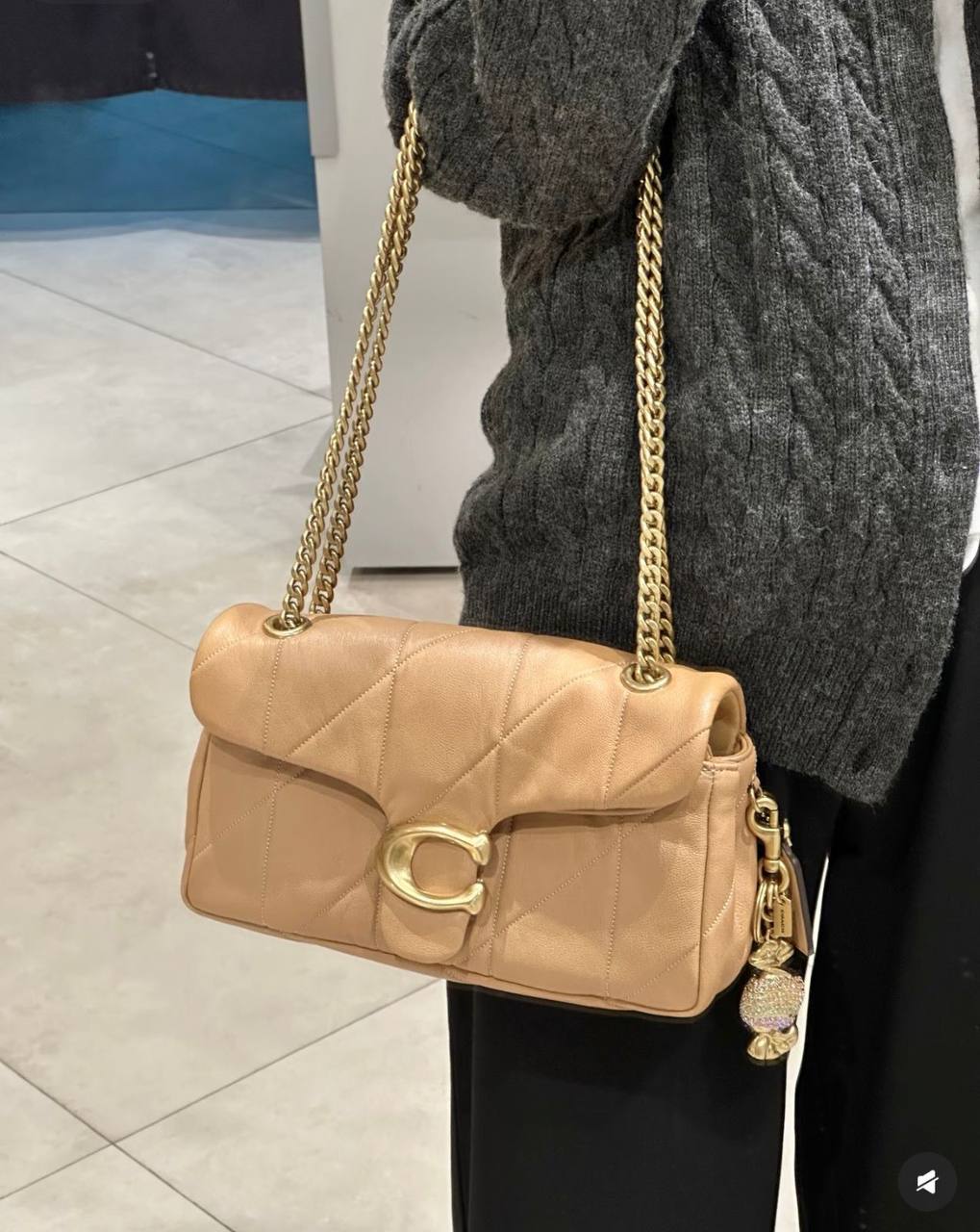 COACH 
NEW CAME HIGH QUALITY 
WITH BOX 
🎁🎁🎁

120 dhs💓
Size:26cm

Zain39
♥️♥️♥️