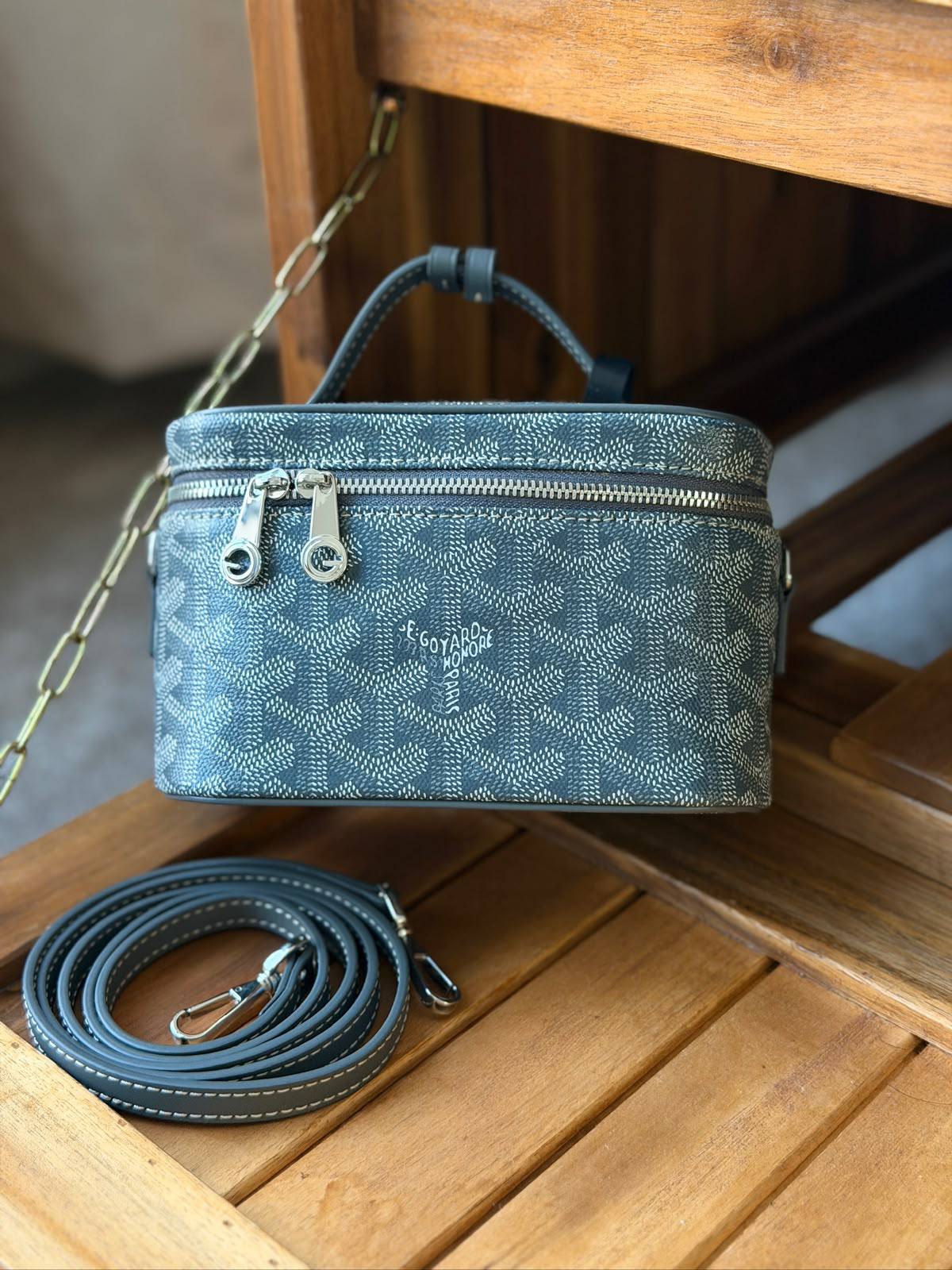 GOYARD
Super Master Quality
Original Packing🎁
Size 11CM&16CM

For Price 👇 WhatsApp✅
0568585901 
0507557372
0552275751 Owner Zain 👌

Zain321
♥️♥️♥️
