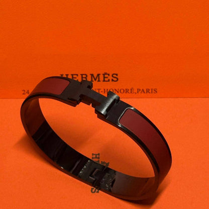 Hermes ❤️‍🔥*
Bangle ✨
Master quality 💯
Size 17,19,21
With normal boxes 📦 
55 dhs❤️
With master box 🗃️ 
65 dhs❤️

Zain216
♥️♥️♥️