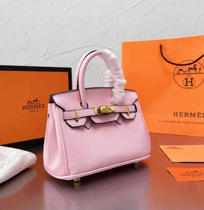 HERMES BIRKIN SMALL SIZE GOOD QUALITY WITH BOX 
110 dhs🇦🇪🇦🇪

Zain295
♥️♥️♥️