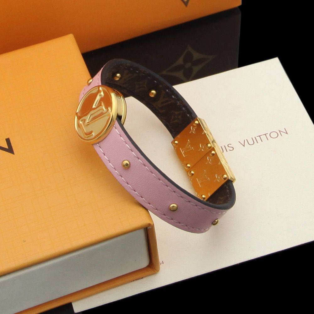 LV MASTER 
✨💫
BRACELET LEATHER
55 DHS✅ ⭐
WITH BOX AND PAPER BAG 🎁🛍️

Zain89
♥️♥️♥️