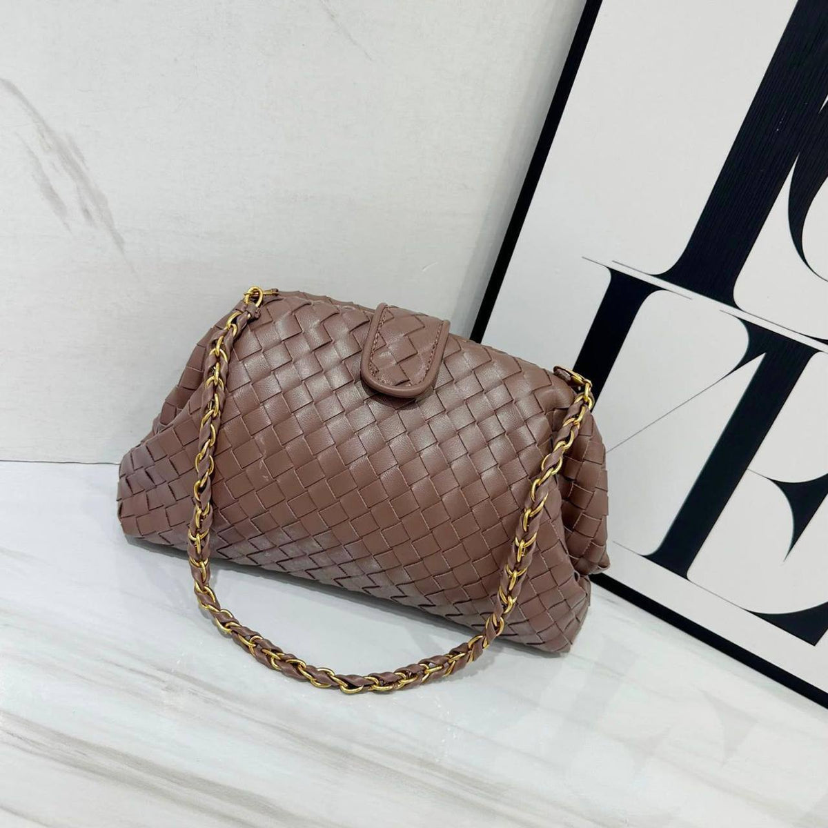 BOTTEGA 

HIGH QUALITY 
WITH BOX 

RESTOCK 
125 dhs🇦🇪🇦🇪

SIZE: 30cm

Zain295
Zain39
♥️♥️♥️