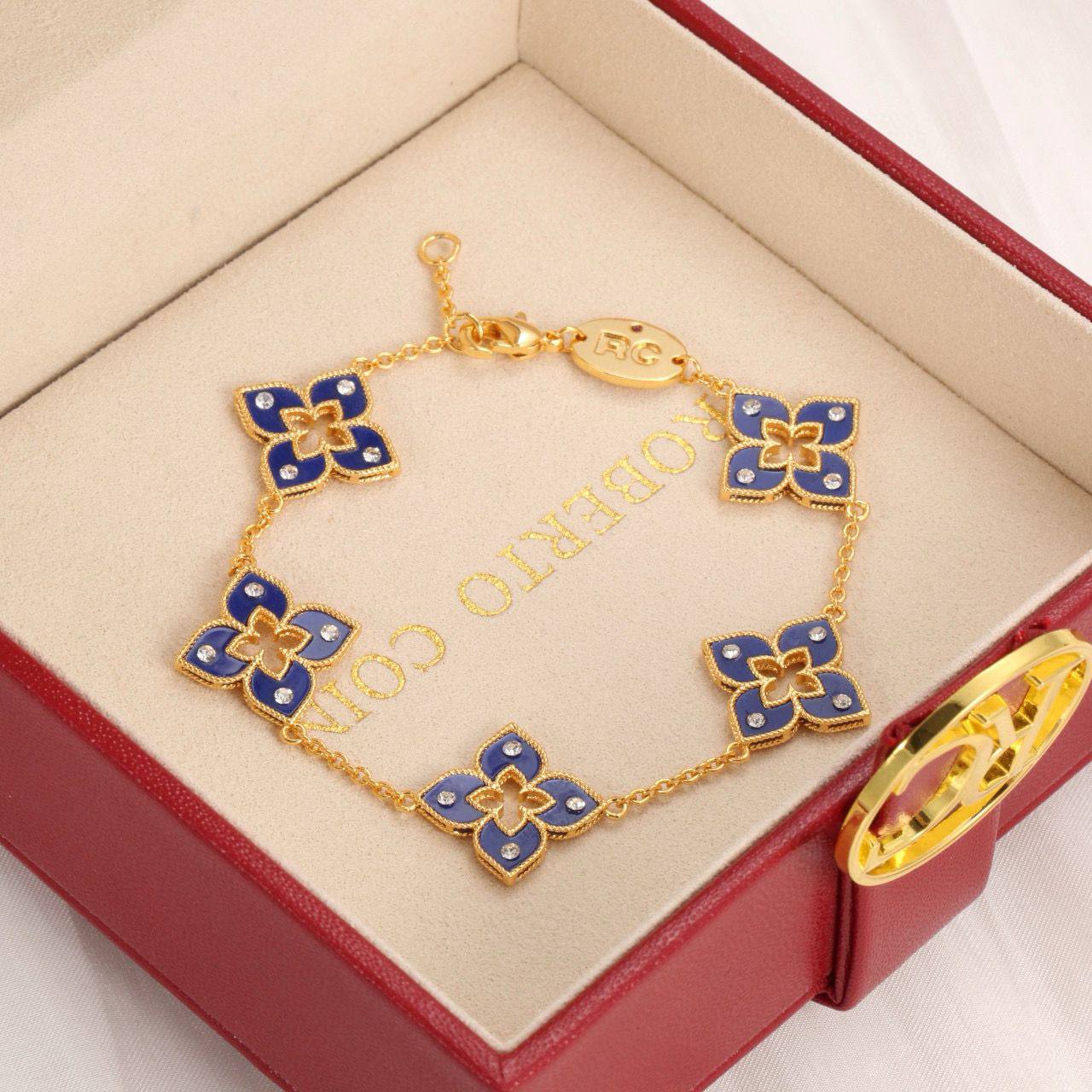 ROBERTO COIN ❤️‍🔥*
Bracelet 🦋
Master quality 💯
With normal boxes 🗃️ 
70 dhs✅
With master box 📦 
135 dhs✅

Zain216
♥️♥️♥️
