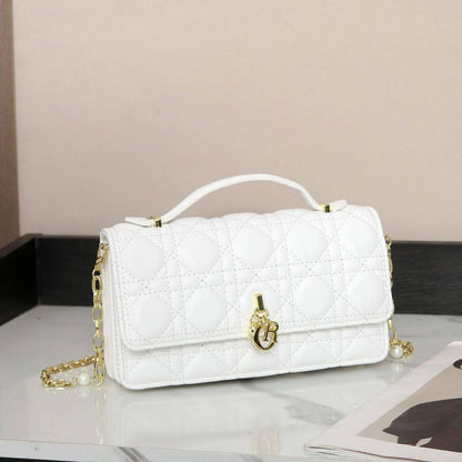 Dior

110 dhs🪙💕

with box 🗃️

Zain269
♥️♥️♥️
