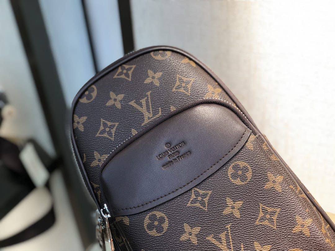 LV
Chest bag unisex 
 good quality
 with box
🎁🎁🎁

95 dhs✅

Zain39
♥️♥️♥️