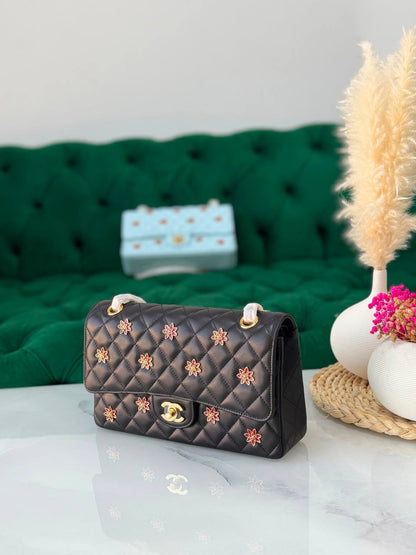 Chanel  ✨💥
Available original box 📦 
With full packing 🎀🎀
Super high quality 💥💥
For Price 👇 WhatsApp✅
0568585901 
0507557372
0552275751 Owner Zain 👌

Zain283
♥️♥️♥️
