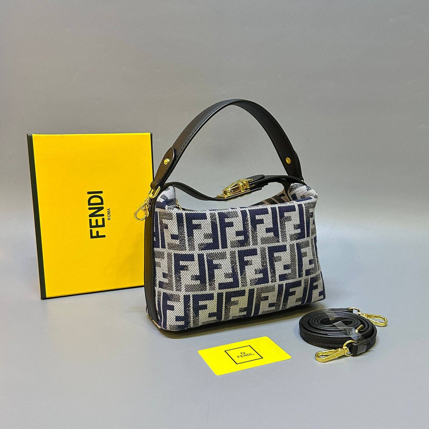 FENDI 
GOOD QUALITY 
WITH BOX 
100 dhs🇦🇪🇦🇪

Zain295
♥️♥️♥️