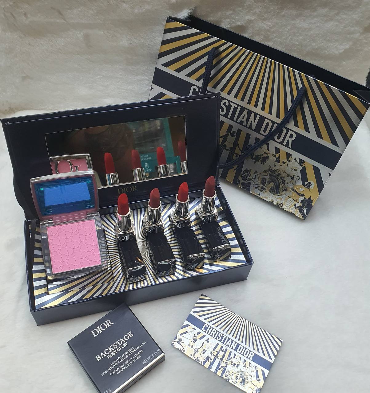 Dior Set
80 dhs🇦🇪🇦🇪

Zain64
♥️♥️♥️