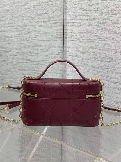 Dior 
new collection ✅*
*Size 18 cm*
For Price 👇 WhatsApp✅
0568585901 
0507557372
0552275751 Owner Zain 👌

Zain274
♥️♥️♥️