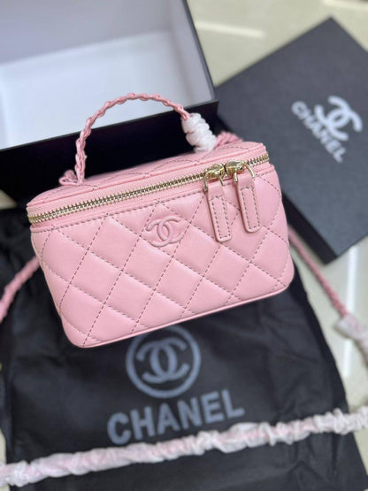 🌹 Chanel ＋Mirror 🌟
1⃣️ First quality +🎁
Size: 18 * 11 cm
90 dhs👑
with box🎁

Zain115
♥️♥️♥️