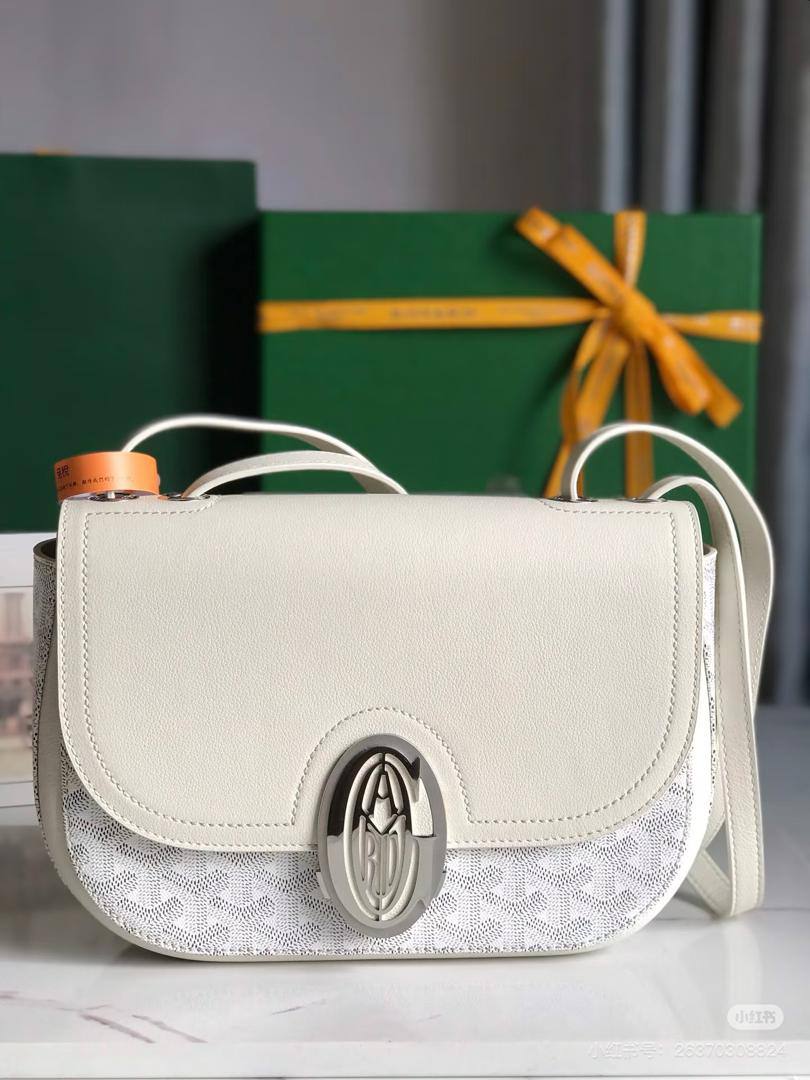 Goyard - Prada - Chanel
105 dhs🇦🇪🇦🇪 
high quality 27cm

Zain26
♥️♥️♥️