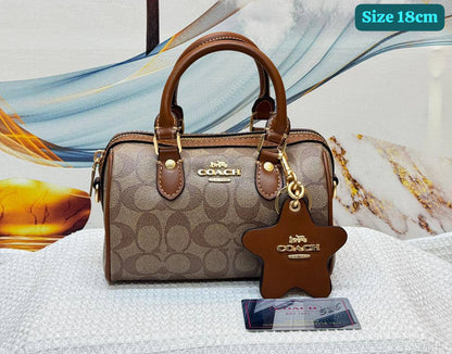 Coach
Good quality 
with box 
100 dhs💛

Zain186
♥️♥️♥️