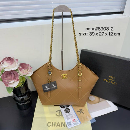 CHANEL ᴍᴀxɪ ᴛᴏᴛᴇʙᴀɢ
ɪɴ ɢᴏʟᴅ ᴄʜᴀɪɴ ʙᴇʟᴛ sᴛʀᴀᴘ
ʜᴀʀᴅ ʟᴇᴀᴛʜᴇʀ ᴍᴀᴛᴇʀɪᴀʟ
sɪᴢᴇ : 39 cm
NO BOX

80 dhs💓

Zain31
♥️♥️♥️