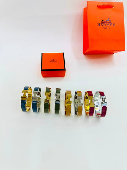 Hermes ❤️‍🔥*
Bangle 🦋
Stainless Steel 💯
With black boxes 🗃️ 
20 dhs🇦🇪🇦🇪

With brand boxes 📦 
30 dhs🇦🇪🇦🇪

With master box 🗃️ 
40 dhs🇦🇪🇦🇪

Zain216
♥️♥️♥️