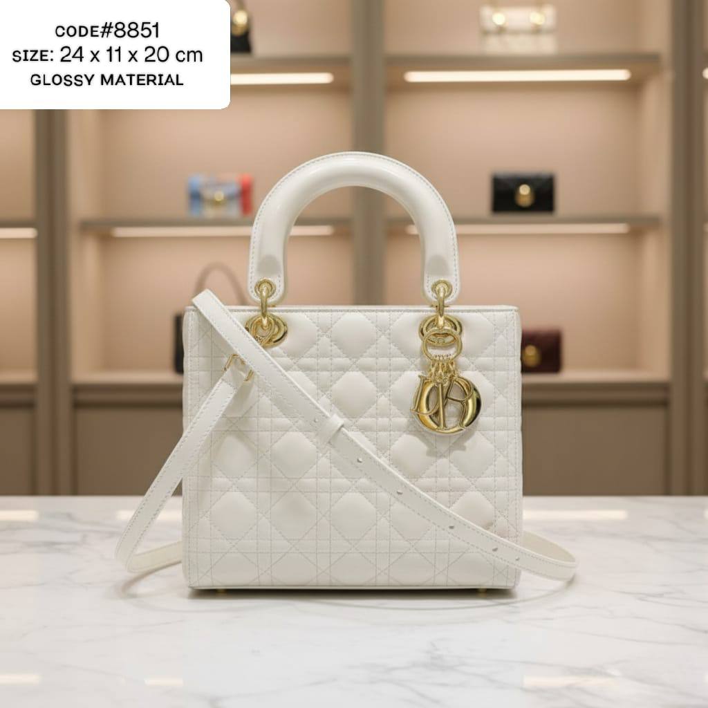 CHRISTIAN LADY DIOR
ɢʟᴏssʏ ᴍᴀᴛᴇʀɪᴀʟ
ɢᴏʟᴅ ʜᴀʀᴅᴡᴀʀᴇ
ᴡɪᴛʜ ᴡᴇʙ ʟᴏɴɢ sᴛʀᴀᴘ
sɪᴢᴇ: 24 cm
ᴡɪᴛʜ BOX
🎁🎁🎁

110 dhs✅

Zain31
♥️♥️♥️