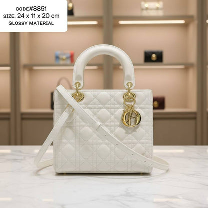 CHRISTIAN LADY DIOR
ɢʟᴏssʏ ᴍᴀᴛᴇʀɪᴀʟ
ɢᴏʟᴅ ʜᴀʀᴅᴡᴀʀᴇ
ᴡɪᴛʜ ᴡᴇʙ ʟᴏɴɢ sᴛʀᴀᴘ
sɪᴢᴇ: 24 cm
ᴡɪᴛʜ BOX
🎁🎁🎁

110 dhs✅

Zain31
♥️♥️♥️