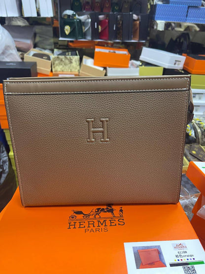 Hermes 
Size: 26cm

With box 
🎁🎁🎁

65 dhs🗽

Zain50
♥️♥️♥️