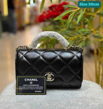 Chanel

Good quality 
with box 
100 dhs🇦🇪🇦🇪🇦🇪

Zain186
♥️♥️♥️