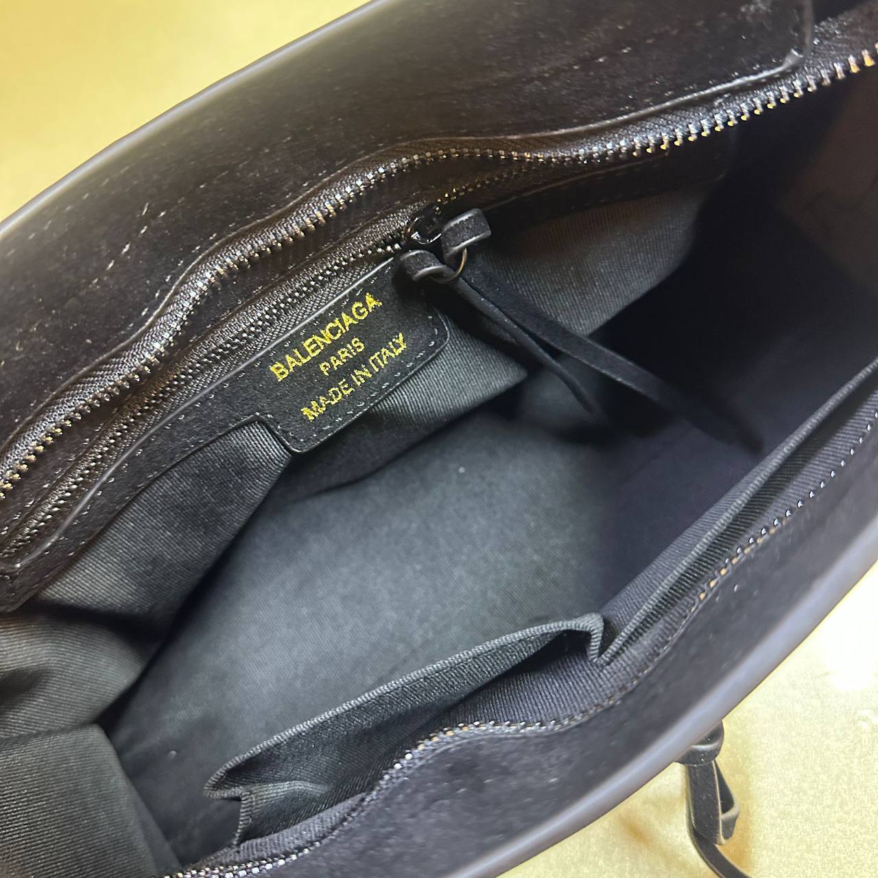 BALENCIAGA 
HIGH QUALITY
140 dhs✅

Zain39
♥️♥️♥️