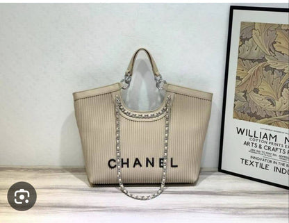 Chanel
110 dhs💓

Zain143