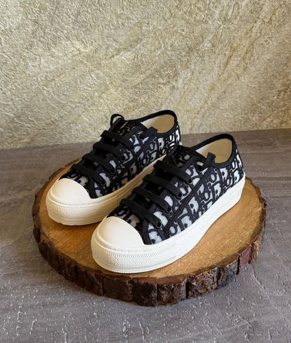 DIOR 
SuperMaster Quality 💯
450 dhs✅
Size: 36-41💥

Zain171
♥️♥️♥️