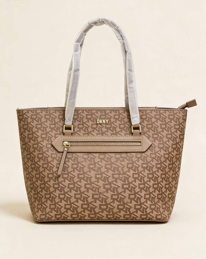 DKNY
100 dhs👑
SIZE：42cm
Good quality and big capacity

Zain35
♥️♥️♥️
